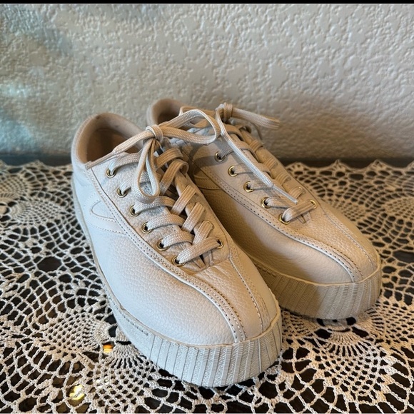 Tretorn Original Nylite Light Tan Leather Lace Up Sneakers - Picture 14 of 15